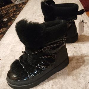 NWT UGGS Highland Waterproof boots